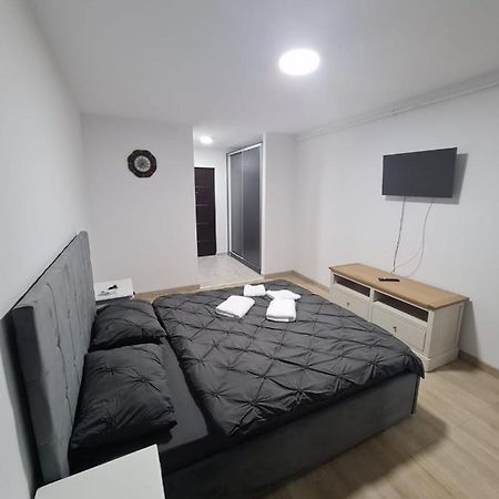 Garsoniera Lux Lorena&Kevin Питешти Экстерьер фото